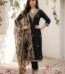 Women Floral Embroidered Regular Thread Work Kurta with Trousers & With Dupatta