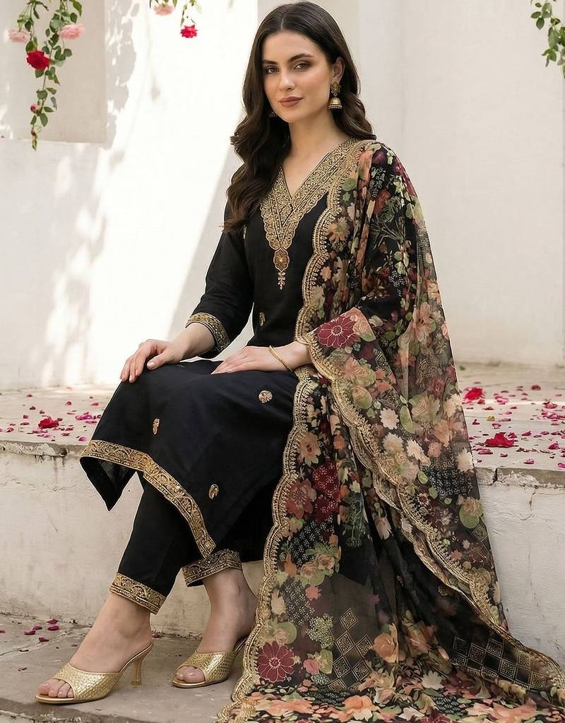 Women Floral Embroidered Regular Thread Work Kurta with Trousers & With Dupatta