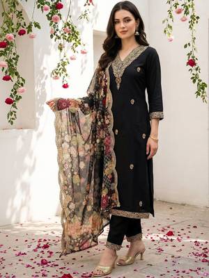 Women Floral Embroidered Regular Thread Work Kurta with Trousers & With Dupatta 4