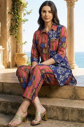 Women Floral Printed Regular Pure Cotton Kurti with Trousers