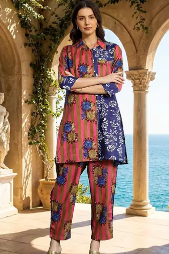 Women Floral Printed Regular Pure Cotton Kurti with Trousers