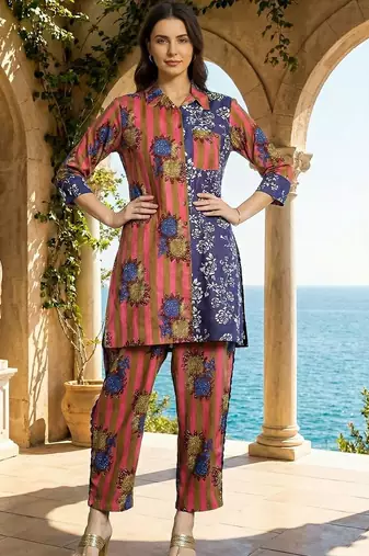 Women Floral Printed Regular Pure Cotton Kurti with Trousers