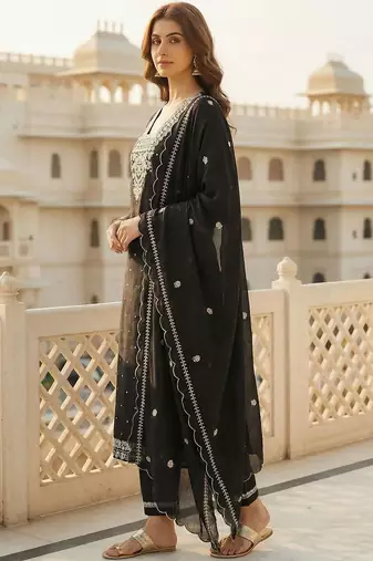 Women Ethnic Motifs Embroidered Regular Thread Work Pure Cotton Kurta with Trousers & With Dupatta