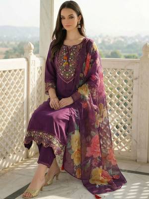 Women Floral Embroidered Regular Thread Work Liva Kurta with Trousers & With Dupatta 1