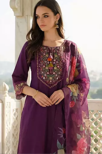 Women Floral Embroidered Regular Thread Work Liva Kurta with Trousers & With Dupatta