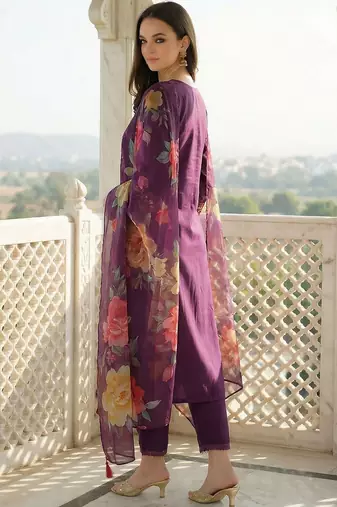 Women Floral Embroidered Regular Thread Work Liva Kurta with Trousers & With Dupatta