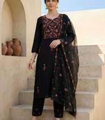 Women Floral Embroidered Regular Thread Work Kurta with Trousers & With Dupatta