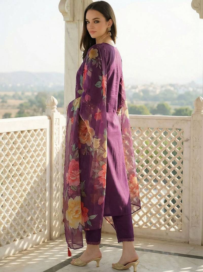 Women Floral Embroidered Regular Thread Work Liva Kurta with Trousers & With Dupatta