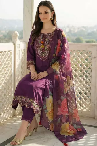Women Floral Embroidered Regular Thread Work Liva Kurta with Trousers & With Dupatta