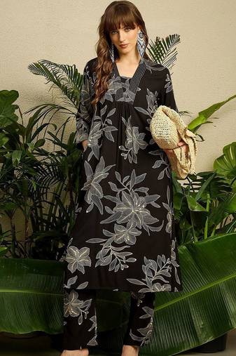 Women Floral Printed Regular Kurta with Trousers