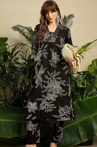 Women Floral Printed Regular Kurta with Trousers