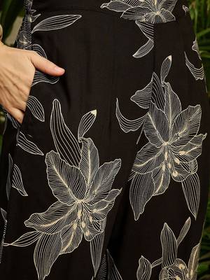Women Floral Printed Regular Kurta with Trousers 3