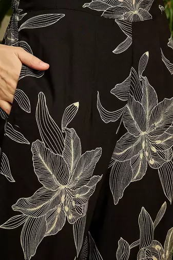 Women Floral Printed Regular Kurta with Trousers
