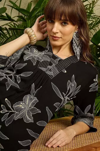 Women Floral Printed Regular Kurta with Trousers