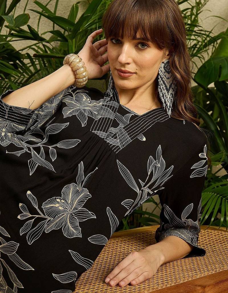 Women Floral Printed Regular Kurta with Trousers