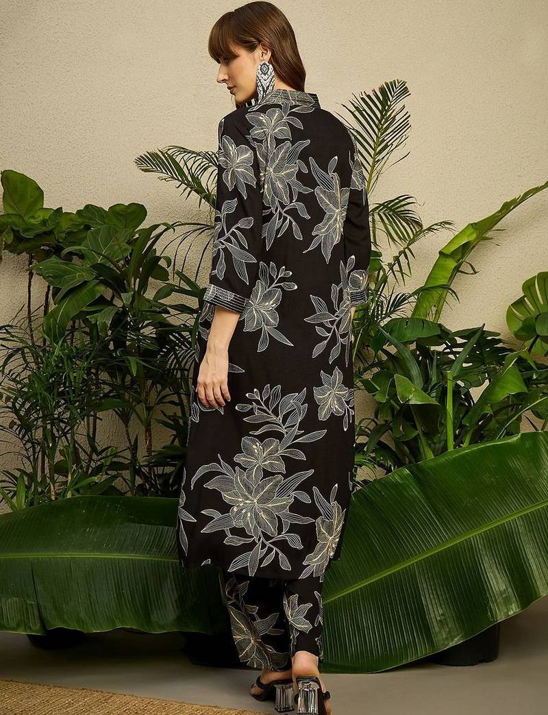 Women Floral Printed Regular Kurta with Trousers