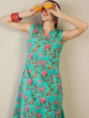 Women Floral Printed Regular Pure Cotton Kurta with Trousers 4