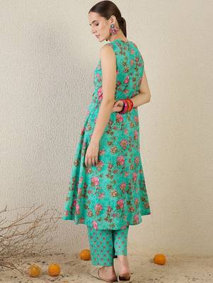 Women Floral Printed Regular Pure Cotton Kurta with Trousers 5