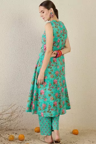 Women Floral Printed Regular Pure Cotton Kurta with Trousers