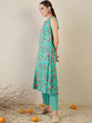 Women Floral Printed Regular Pure Cotton Kurta with Trousers 6