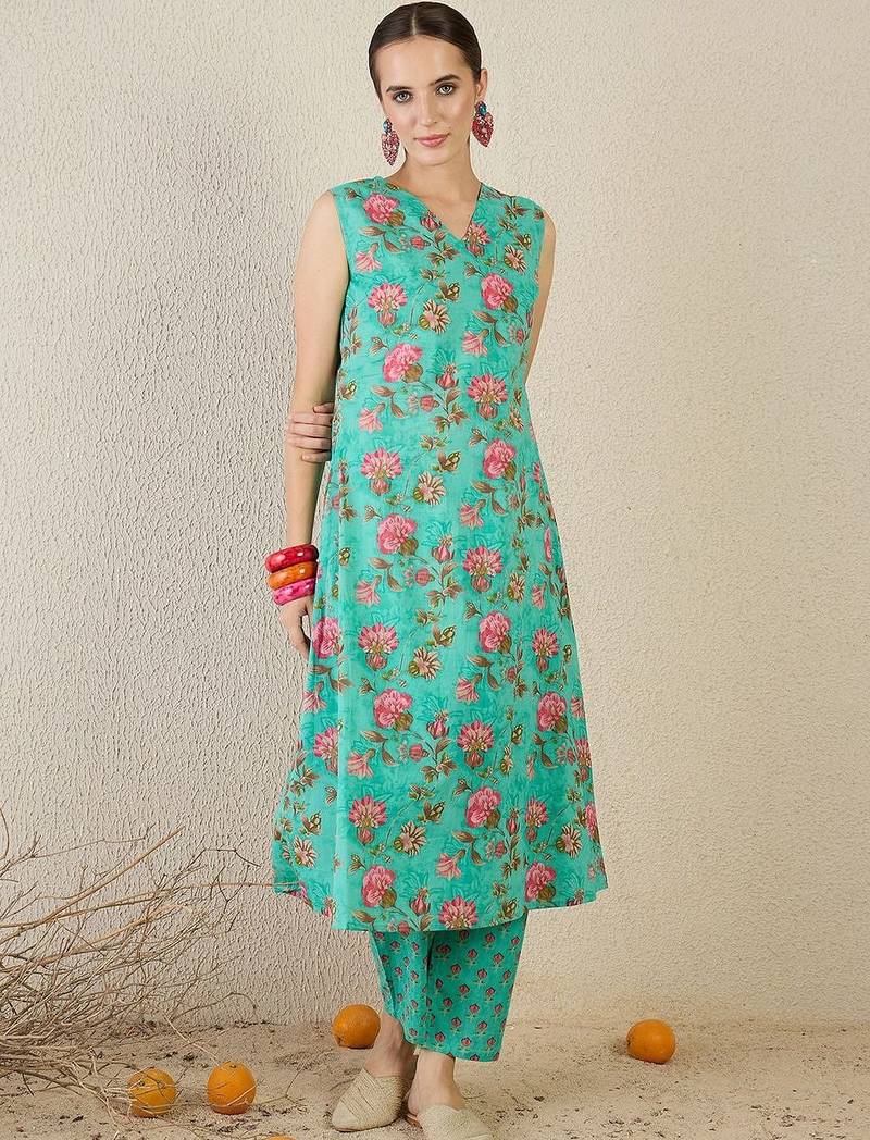 Women Floral Printed Regular Pure Cotton Kurta with Trousers