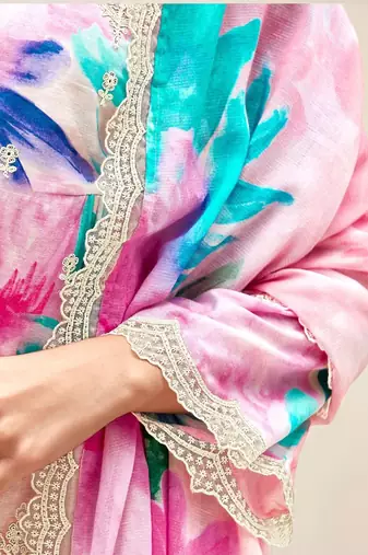 Women Floral Printed Regular Thread Work Kurta with Trousers & With Dupatta