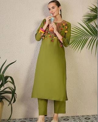 Women Ethnic Motifs Embroidered Regular Thread Work Pure Cotton Kurta with Trousers 1