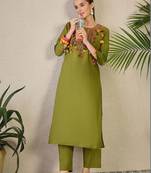 Women Ethnic Motifs Embroidered Regular Thread Work Pure Cotton Kurta with Trousers
