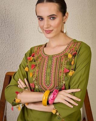 Women Ethnic Motifs Embroidered Regular Thread Work Pure Cotton Kurta with Trousers 3