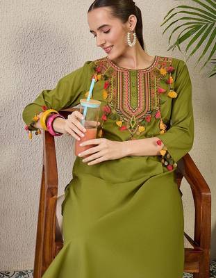 Women Ethnic Motifs Embroidered Regular Thread Work Pure Cotton Kurta with Trousers 5