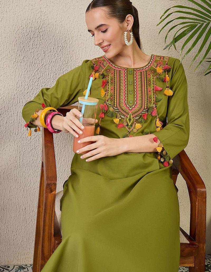 Women Ethnic Motifs Embroidered Regular Thread Work Pure Cotton Kurta with Trousers