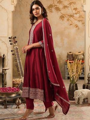 Women Ethnic Motifs Embroidered Regular Thread Work Kurta with Trousers & With Dupatta 7
