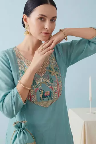 Women Ethnic Motifs Embroidered Regular Thread Work Kurta with Trousers & With Dupatta