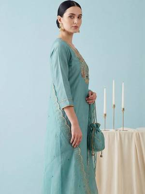 Women Ethnic Motifs Embroidered Regular Thread Work Kurta with Trousers & With Dupatta 3