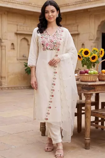 Women Floral Embroidered Regular Thread Work Kurta with Trousers & With Dupatta