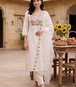 Women Floral Embroidered Regular Thread Work Kurta with Trousers & With Dupatta