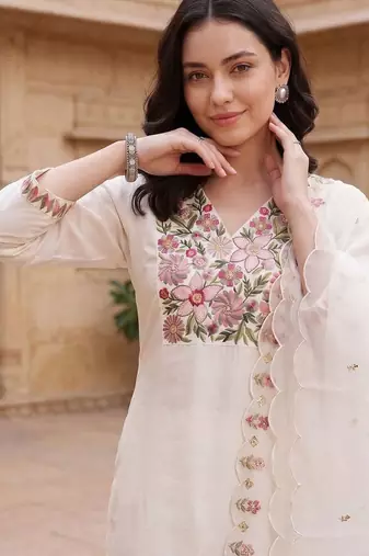 Women Floral Embroidered Regular Thread Work Kurta with Trousers & With Dupatta