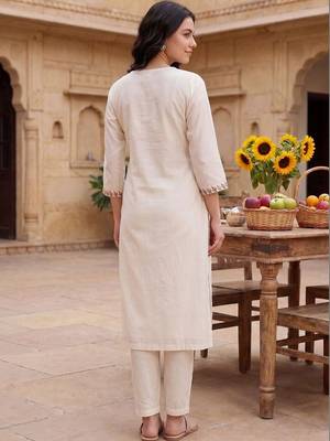 Women Floral Embroidered Regular Thread Work Kurta with Trousers & With Dupatta 3