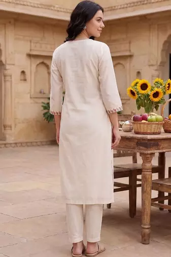 Women Floral Embroidered Regular Thread Work Kurta with Trousers & With Dupatta