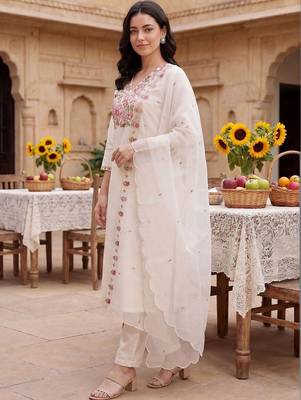 Women Floral Embroidered Regular Thread Work Kurta with Trousers & With Dupatta 5