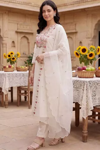Women Floral Embroidered Regular Thread Work Kurta with Trousers & With Dupatta