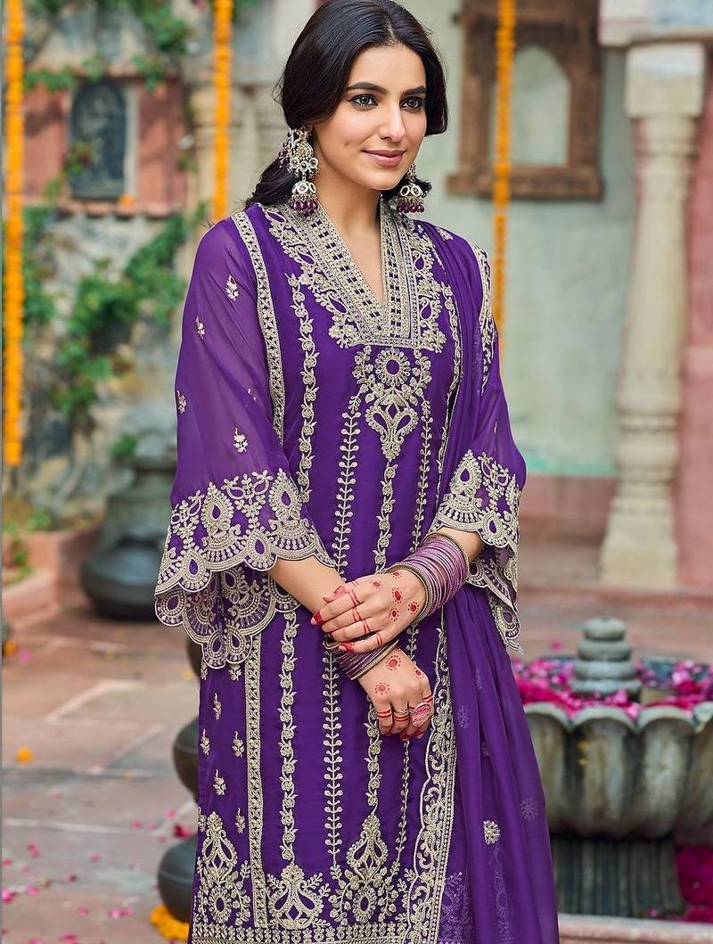 Women Ethnic Motifs Embroidered Regular Thread Work Kurta with Trousers & With Dupatta