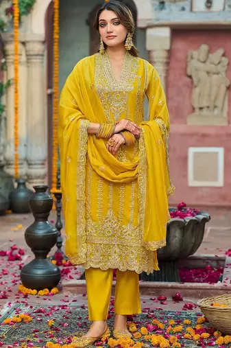 Ethnic Motifs Embroidered Regular Thread Work Kurta with Trousers & With Dupatta