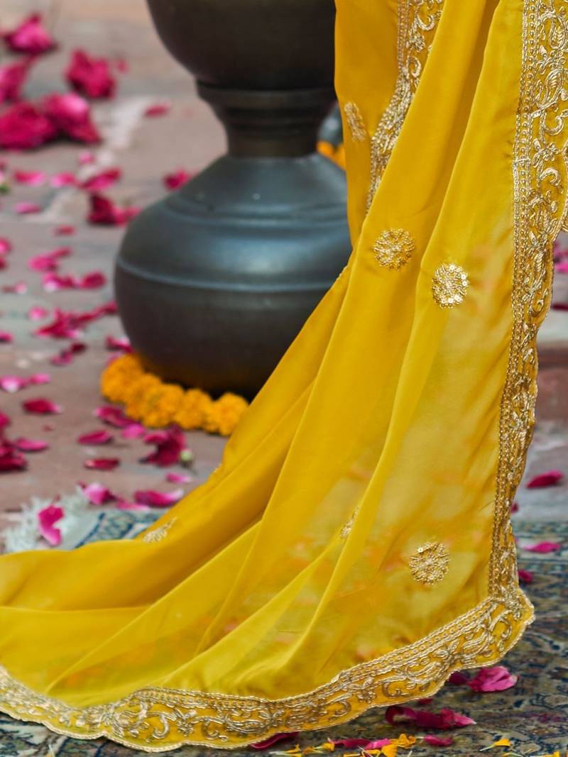 Ethnic Motifs Embroidered Regular Thread Work Kurta with Trousers & With Dupatta