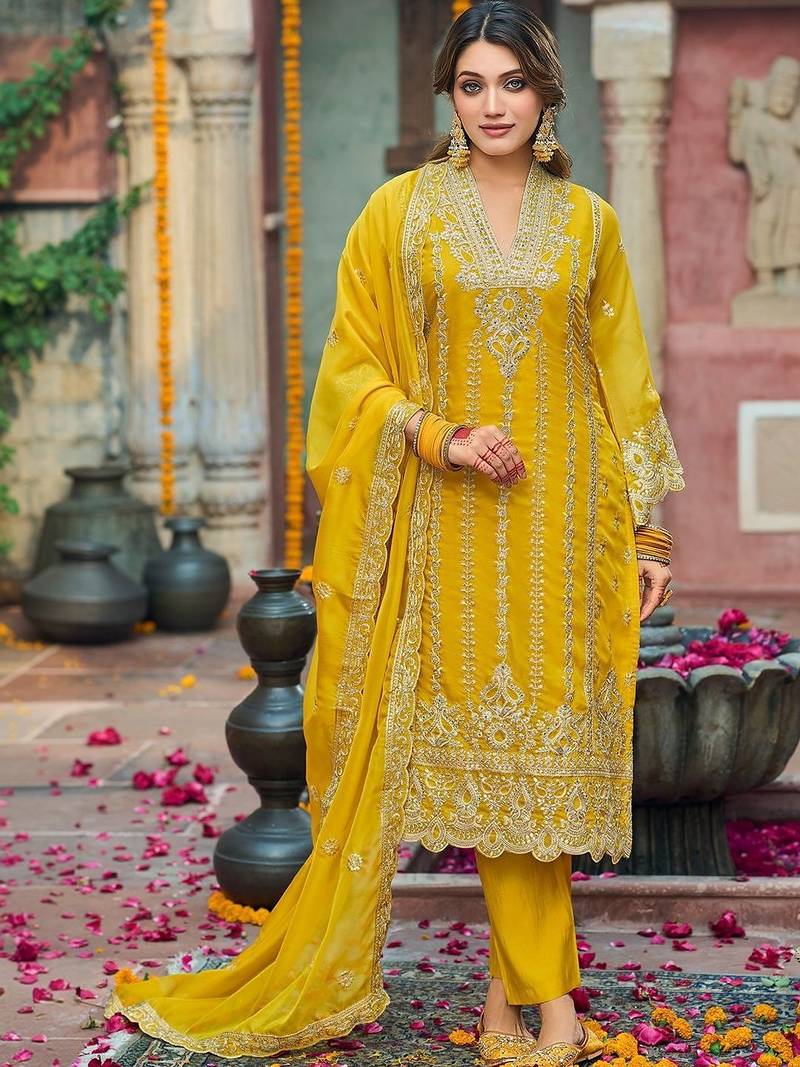 Ethnic Motifs Embroidered Regular Thread Work Kurta with Trousers & With Dupatta