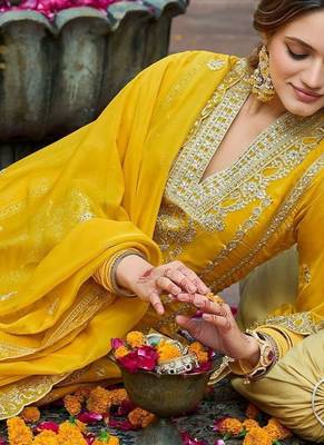 Ethnic Motifs Embroidered Regular Thread Work Kurta with Trousers & With Dupatta 5