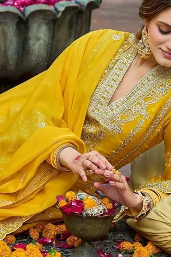 Ethnic Motifs Embroidered Regular Thread Work Kurta with Trousers & With Dupatta