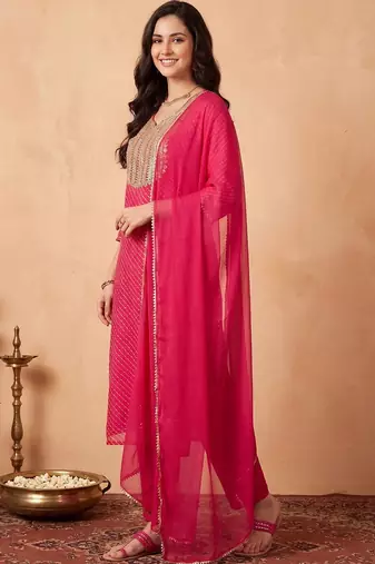 Women Printed Regular Kurta with Trousers & With Dupatta