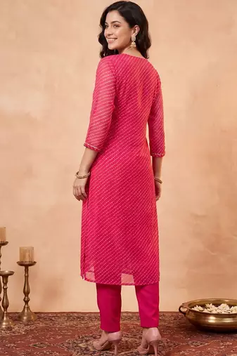 Women Printed Regular Kurta with Trousers & With Dupatta