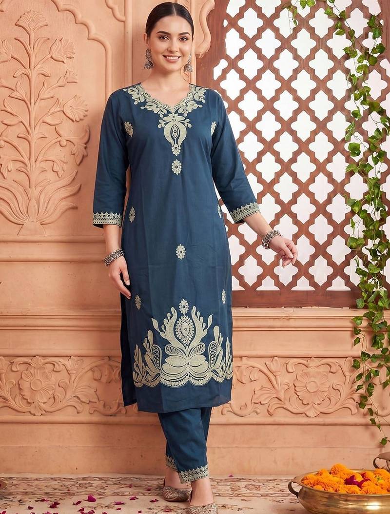 Women Ethnic Motifs Embroidered Regular Thread Work Pure Cotton Kurta with Trousers